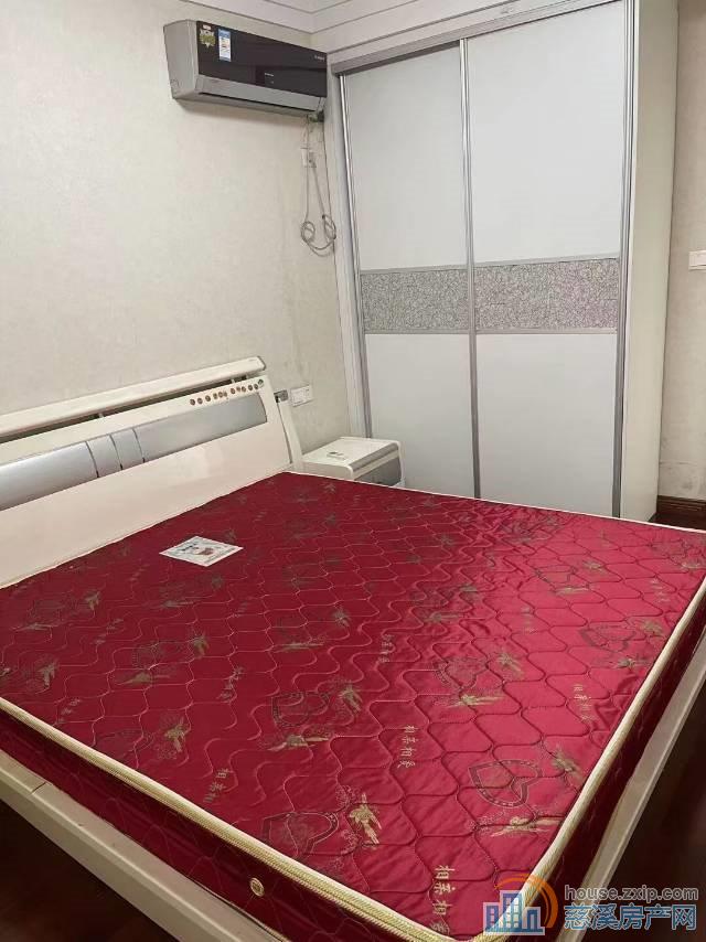 和润公寓133平精装中间楼层145万