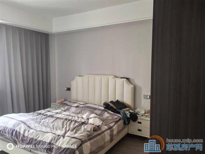 尚德家园124平带车位，新装修才两年