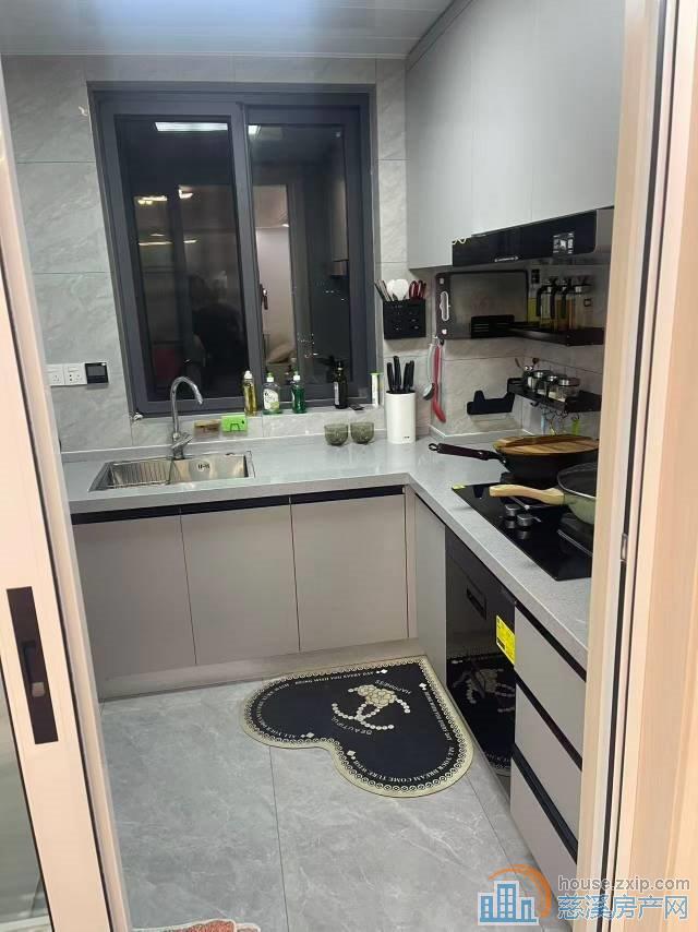 芳满庭 98平 自住精装 三菱中央空调 