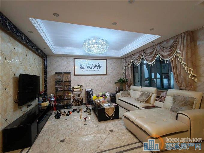 天怡嘉苑 精装带露台 带车位 杂物间