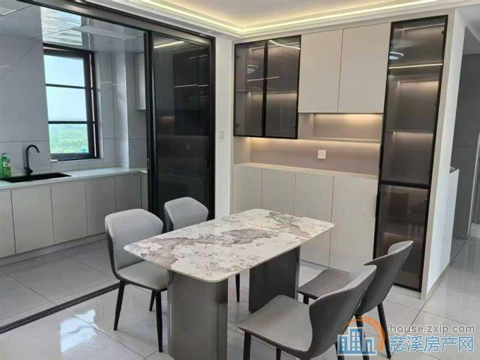 紫荆棘府四室二卫6300包物业带车位