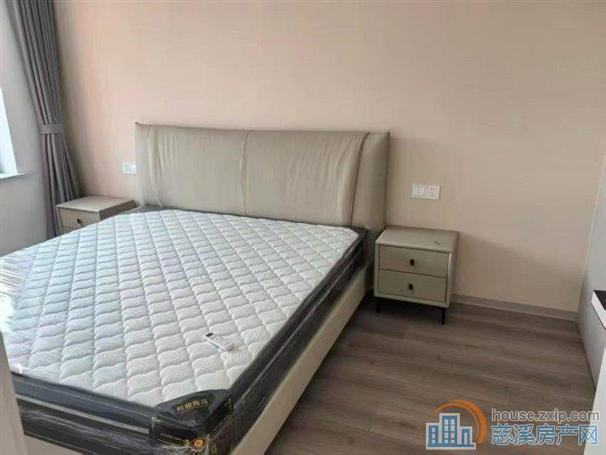 紫荆棘府四室二卫6300包物业带车位