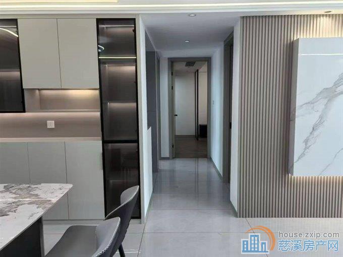 紫荆棘府四室二卫6300包物业带车位