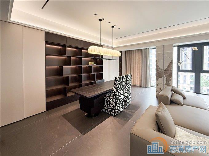 湖樾云著花苑186平585万带大露台