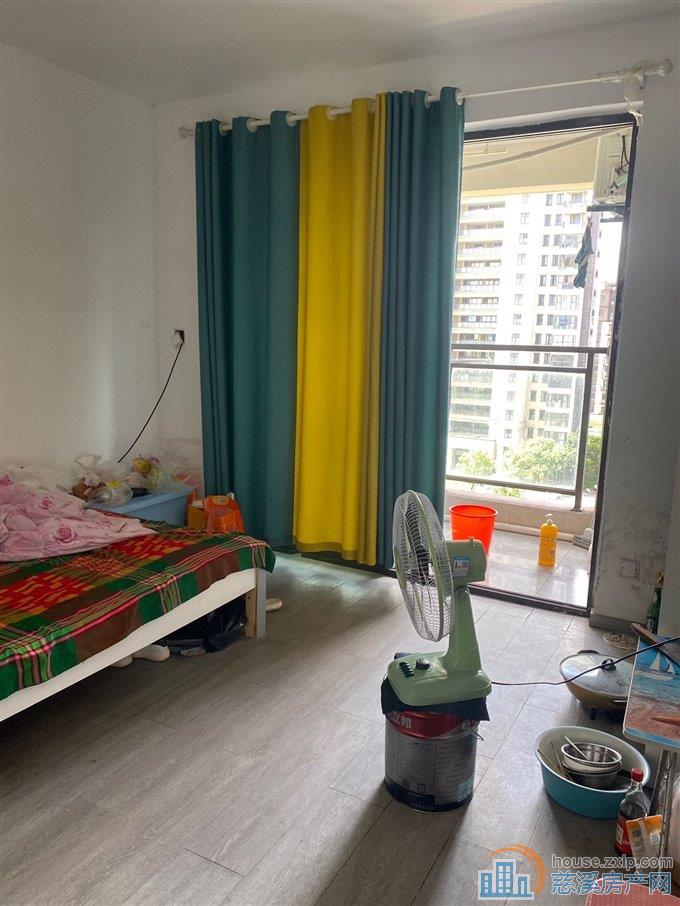 特价：天铂佳苑 洋房黄金楼层简装出租中
