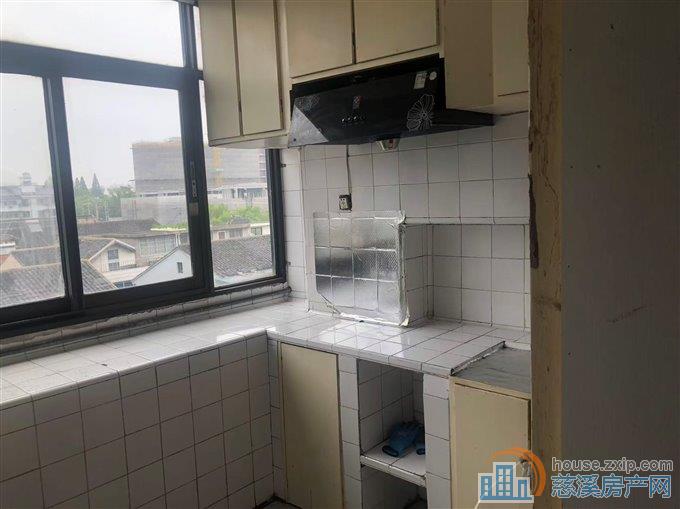 三北大街波斯曼旁边4楼租金1500元/月