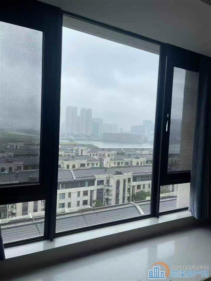 湖心半岛127平豪装三室双卫可俯瞰明月湖