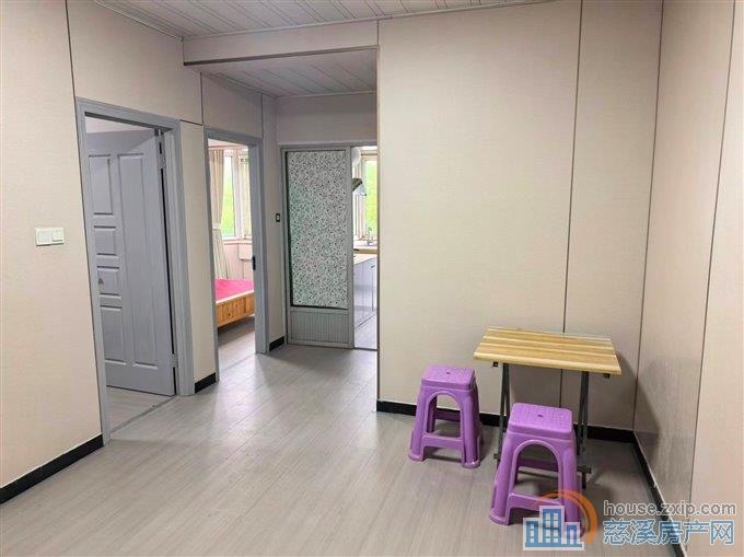 实验中学旁2室1厅1卫1200一个月