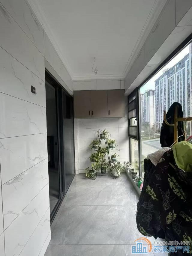  阅江府133平精装4室满两年228万
