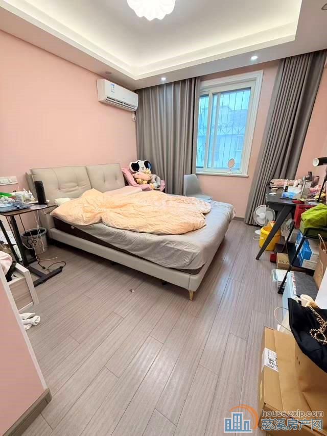 景芳园走楼梯5楼71平储物间精装新