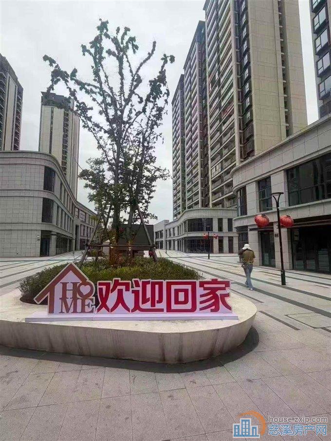 卓和佳苑朝南三间带车位储藏间一口价急卖