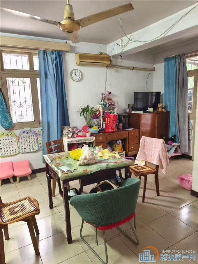 【孙塘新村】一楼68平75个实验书包房
