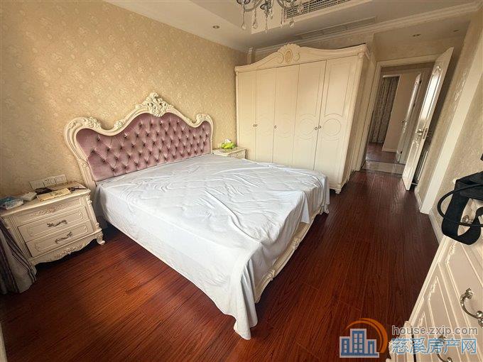 美域花苑 精装143平方238万带车位