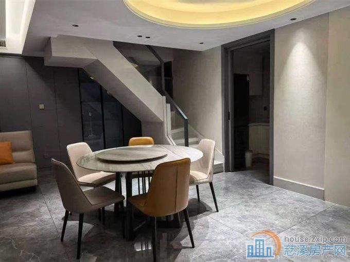 捡漏，珑玥府上叠精装带大露台带车位