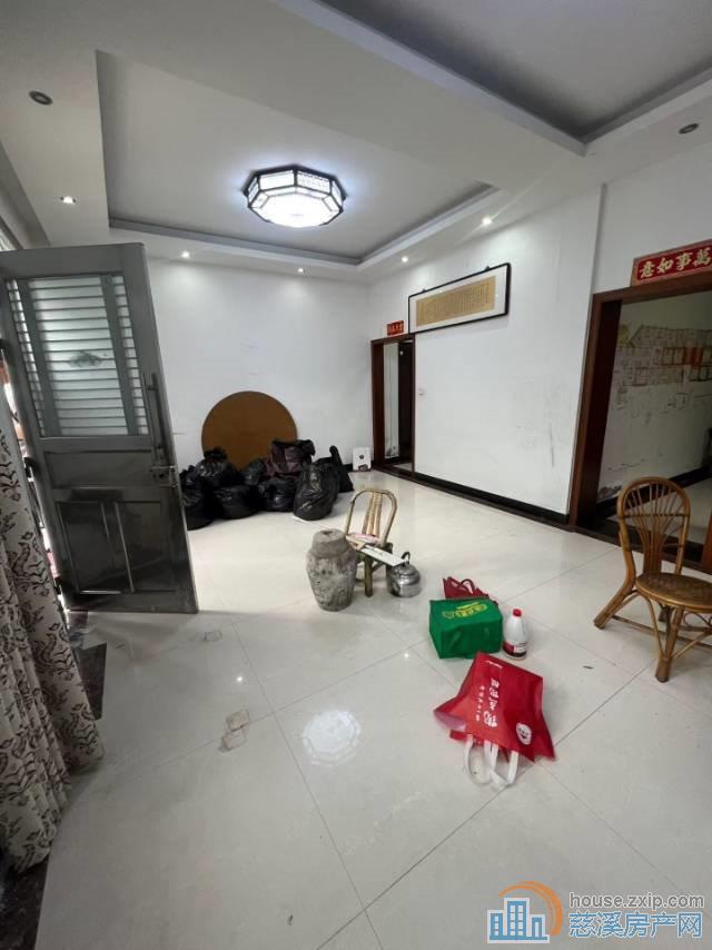 银杏小镇旁湾低社区，3通2间半 私房