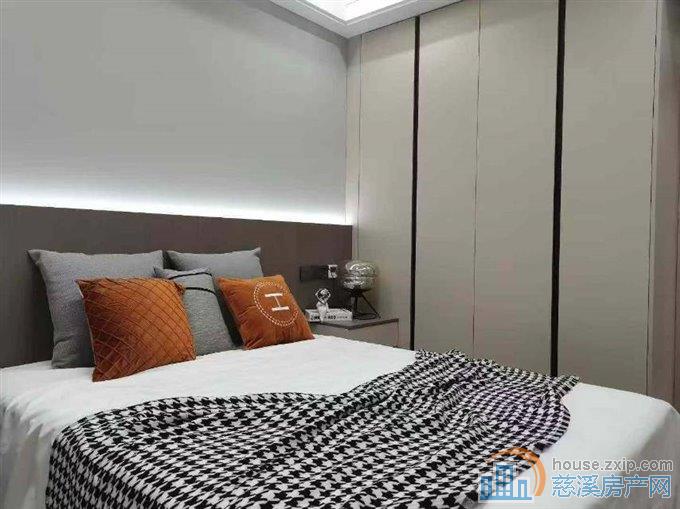 新潮塘南苑89平楼层佳精装车位122万