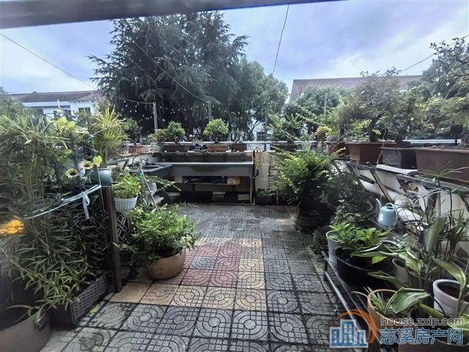 安信商住楼 带露台 双书包房