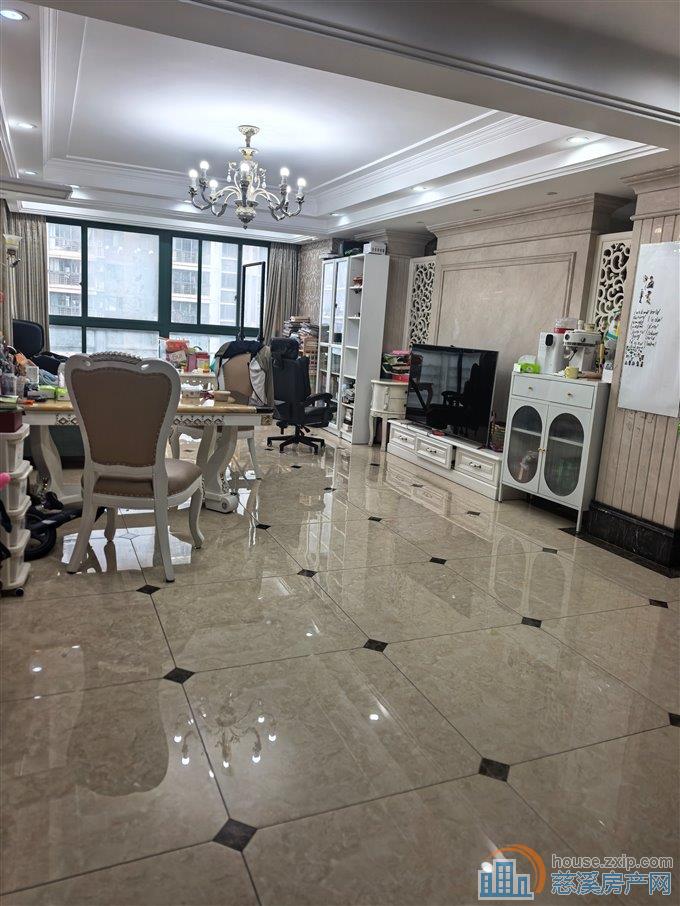 嘉和名苑137平朝南二间半精装151万