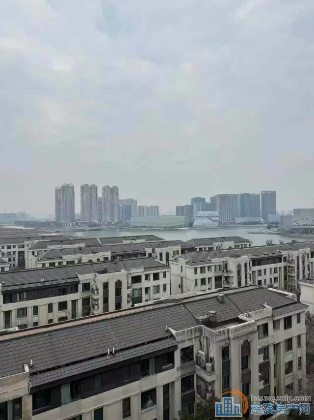 中海湖心半岛花苑湖景房126平275万