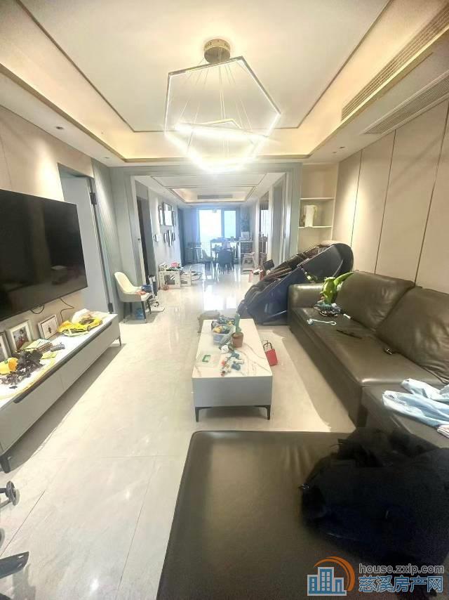 复地二期137.8平婚装中上楼层159万