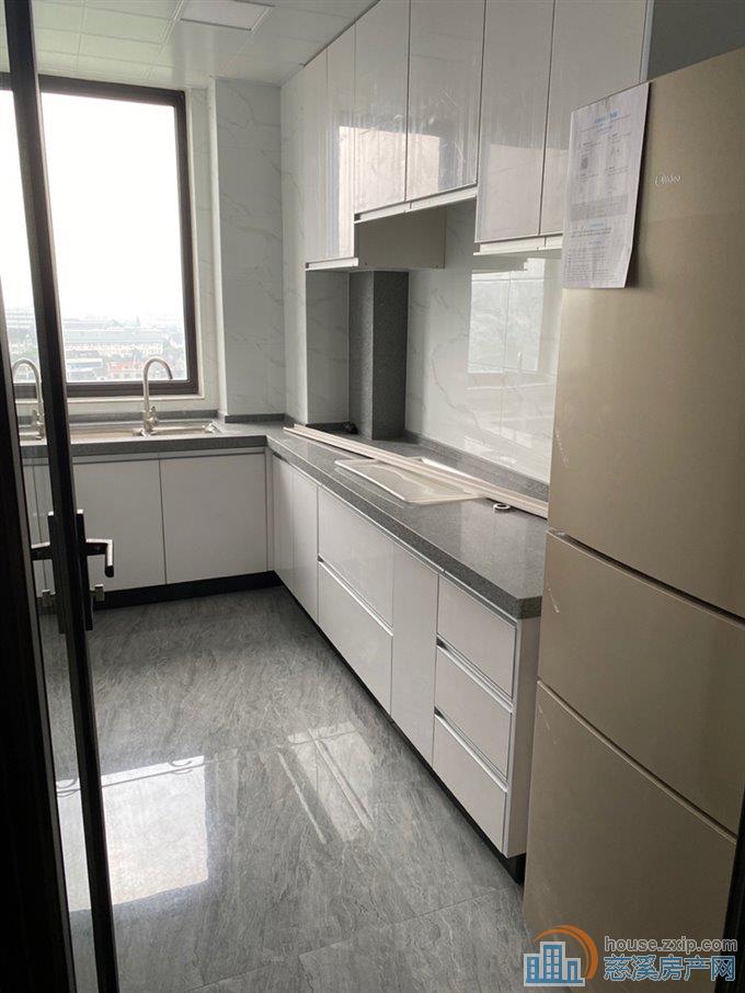 元亨雅园 装修干净清爽,家具家电齐全,