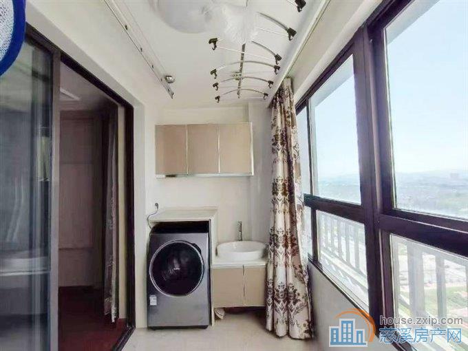 白金湾绿城物业136.3平中上层146万