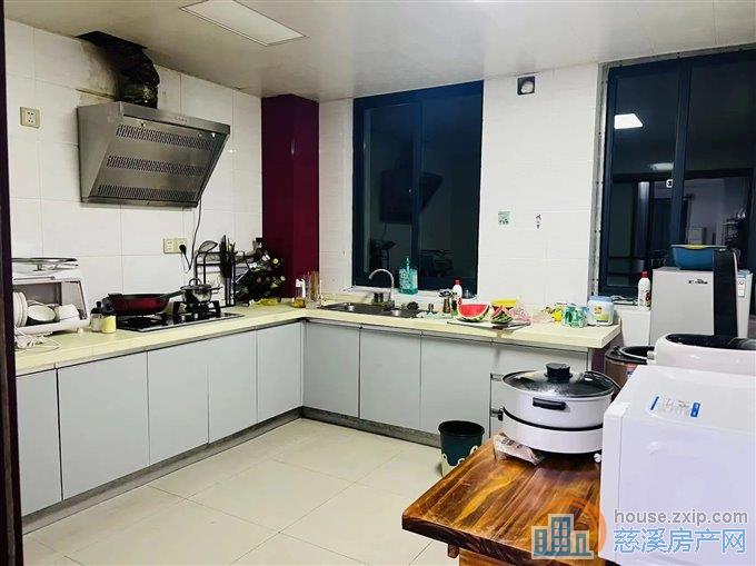 金色港湾小区 租金下降300元 可拎包入