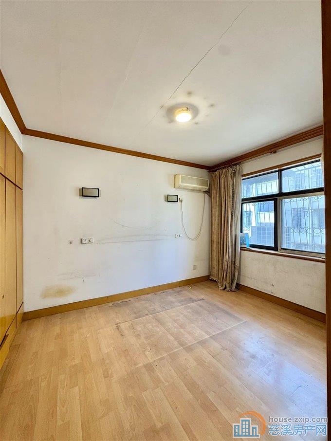 三北市场小区 简装低楼层 三小上林