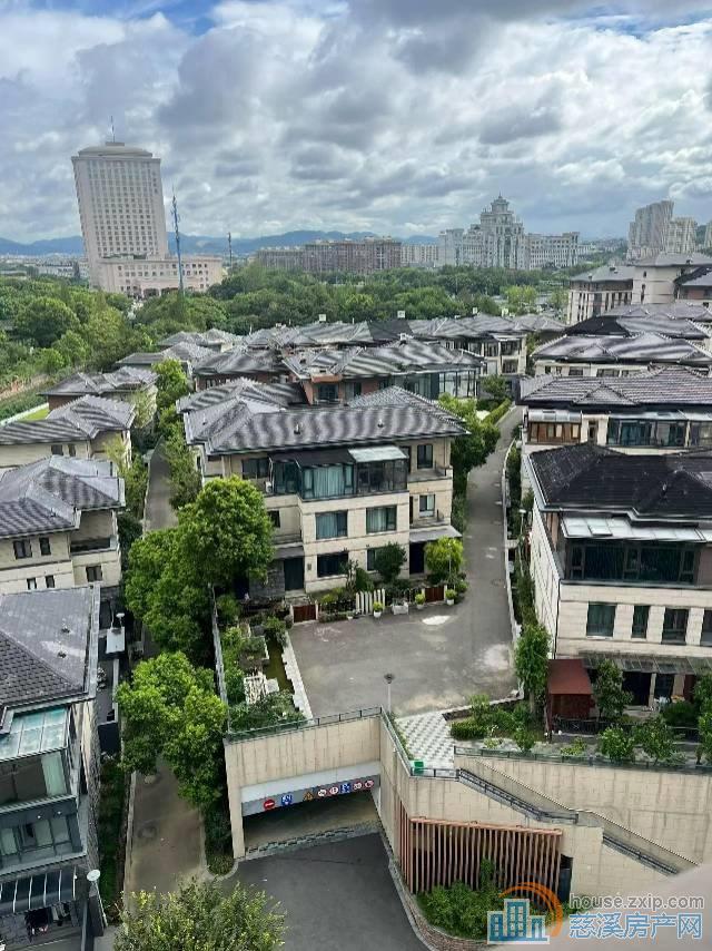银杏小镇·商业别墅产证面积303平精装