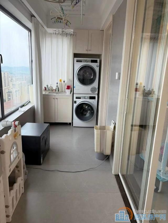 吾悦华府C区高楼层168平空调地暖大金